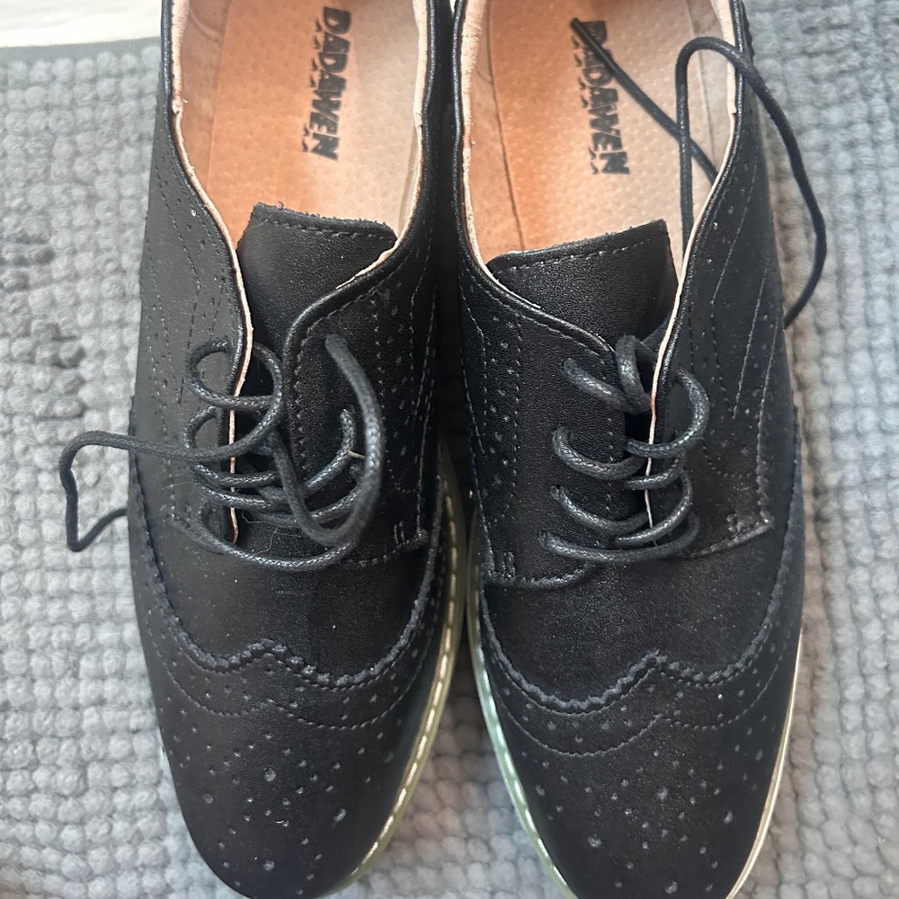 Women’s loafer style shoes